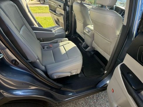 Used 2015 Toyota Highlander Limited FWD image 8