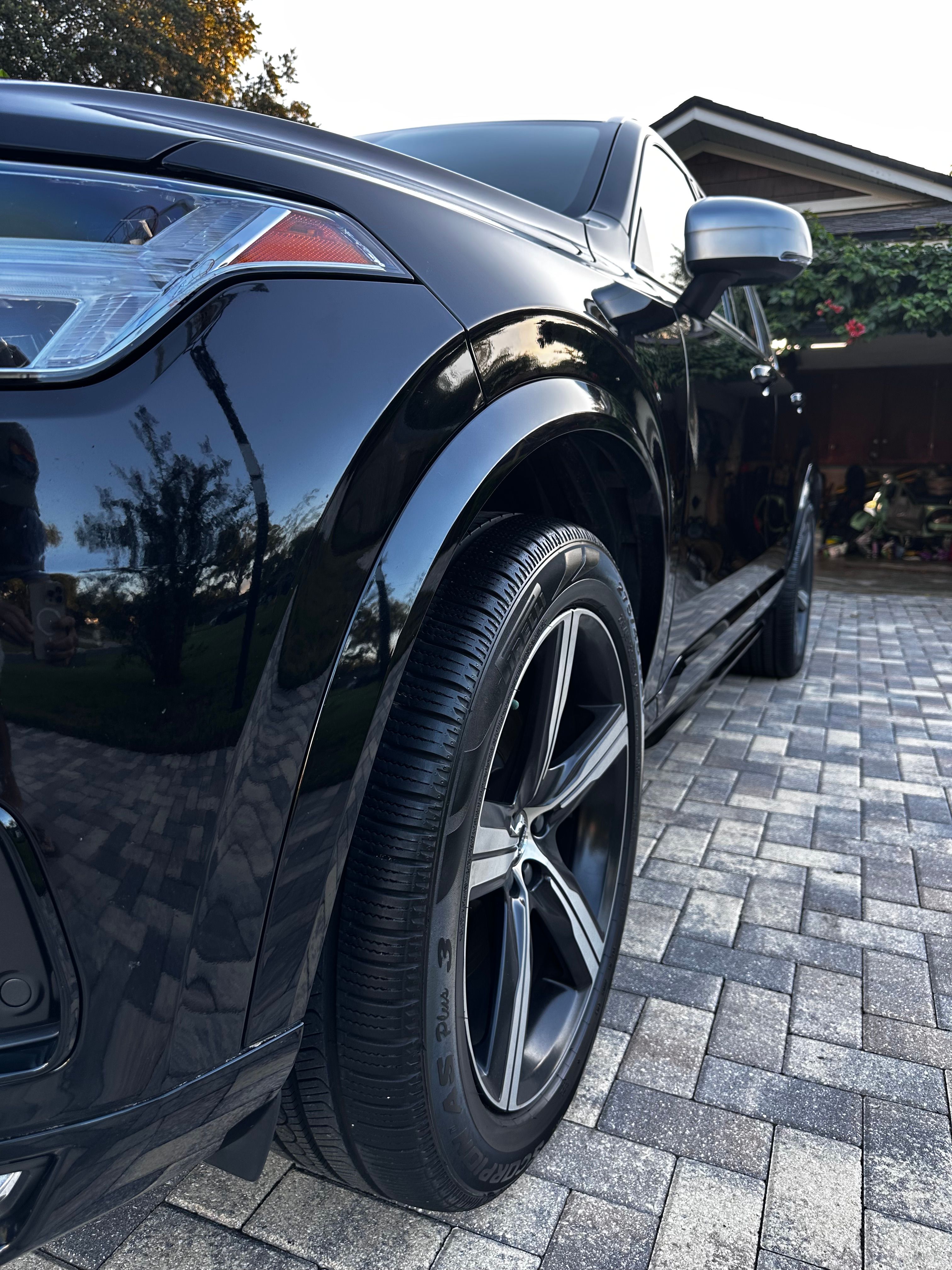 Used 2019 Volvo XC90 T6 R-Design w/ Protection Package Premier AWD/4WD image 4
