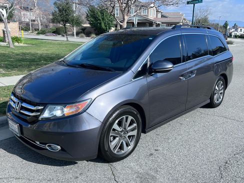 Used 2015 Honda Odyssey Touring Elite image 2