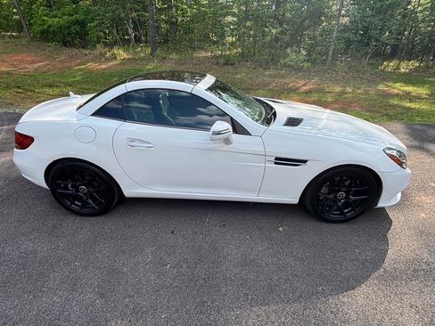 Used 2017 Mercedes-Benz SLC 300 image 24