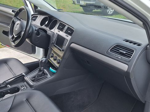 Used 2017 Volkswagen Golf Wolfsburg Edition image 9