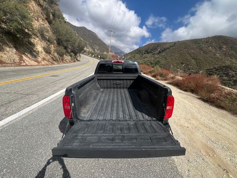 Used 2017 Chevrolet Colorado Z71 image 8