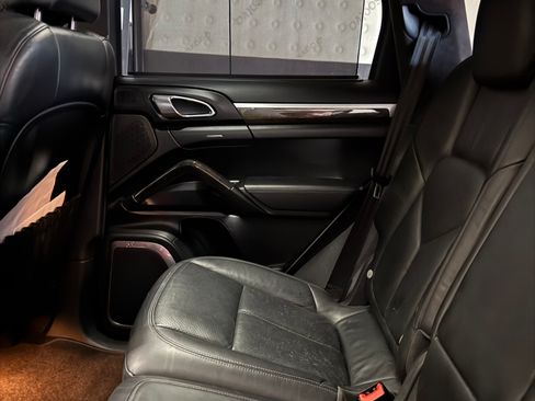 Used 2011 Porsche Cayenne Turbo image 13