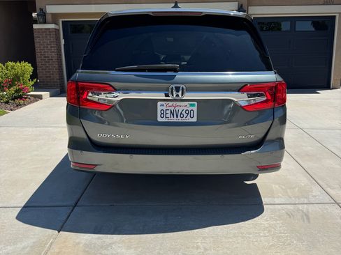Used 2018 Honda Odyssey Elite image 4