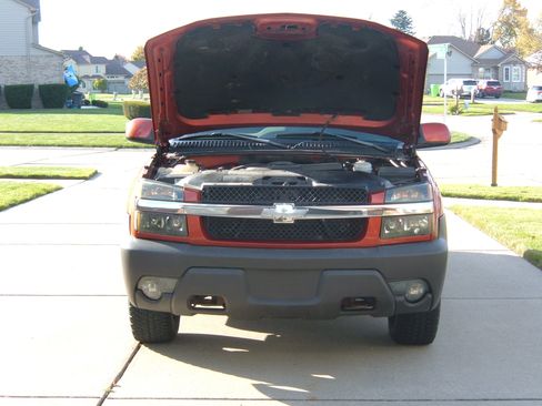 Used 2003 Chevrolet Avalanche 4x4 w/ Suspension Package, Off-Road image 8