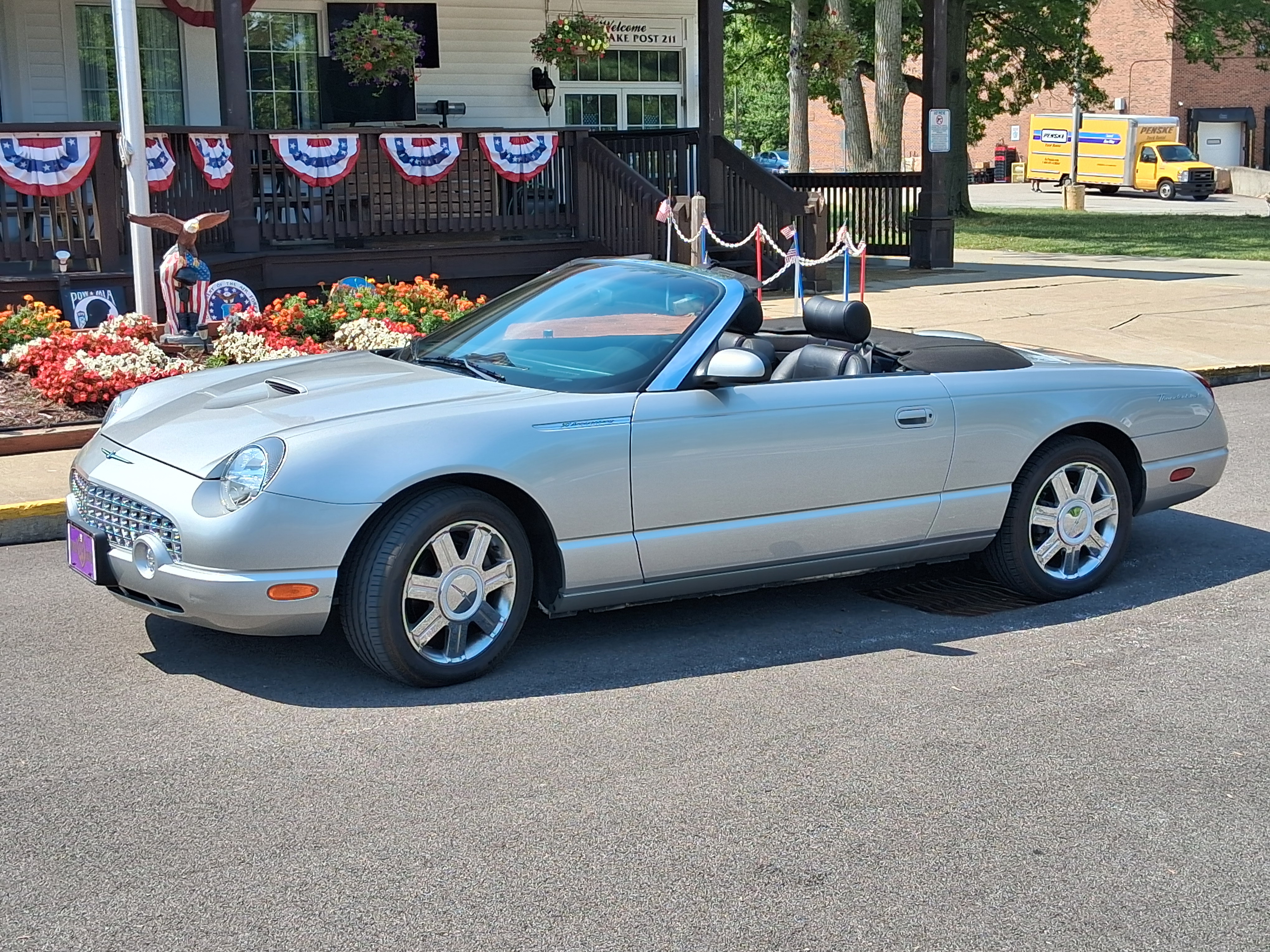 Used 2005 Ford Thunderbird RWD image 4