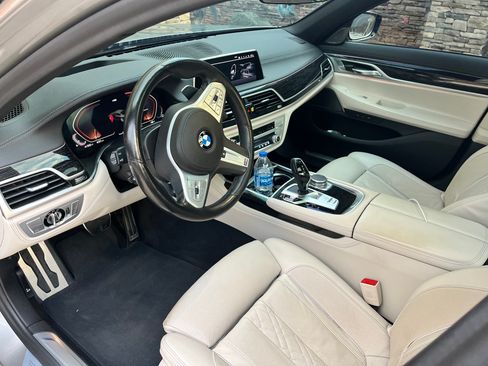 Used 2022 BMW 740i w/ M Sport Package image 12