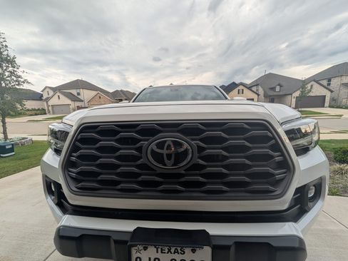 Used 2022 Toyota Tacoma TRD Off-Road AWD/4WD image 8