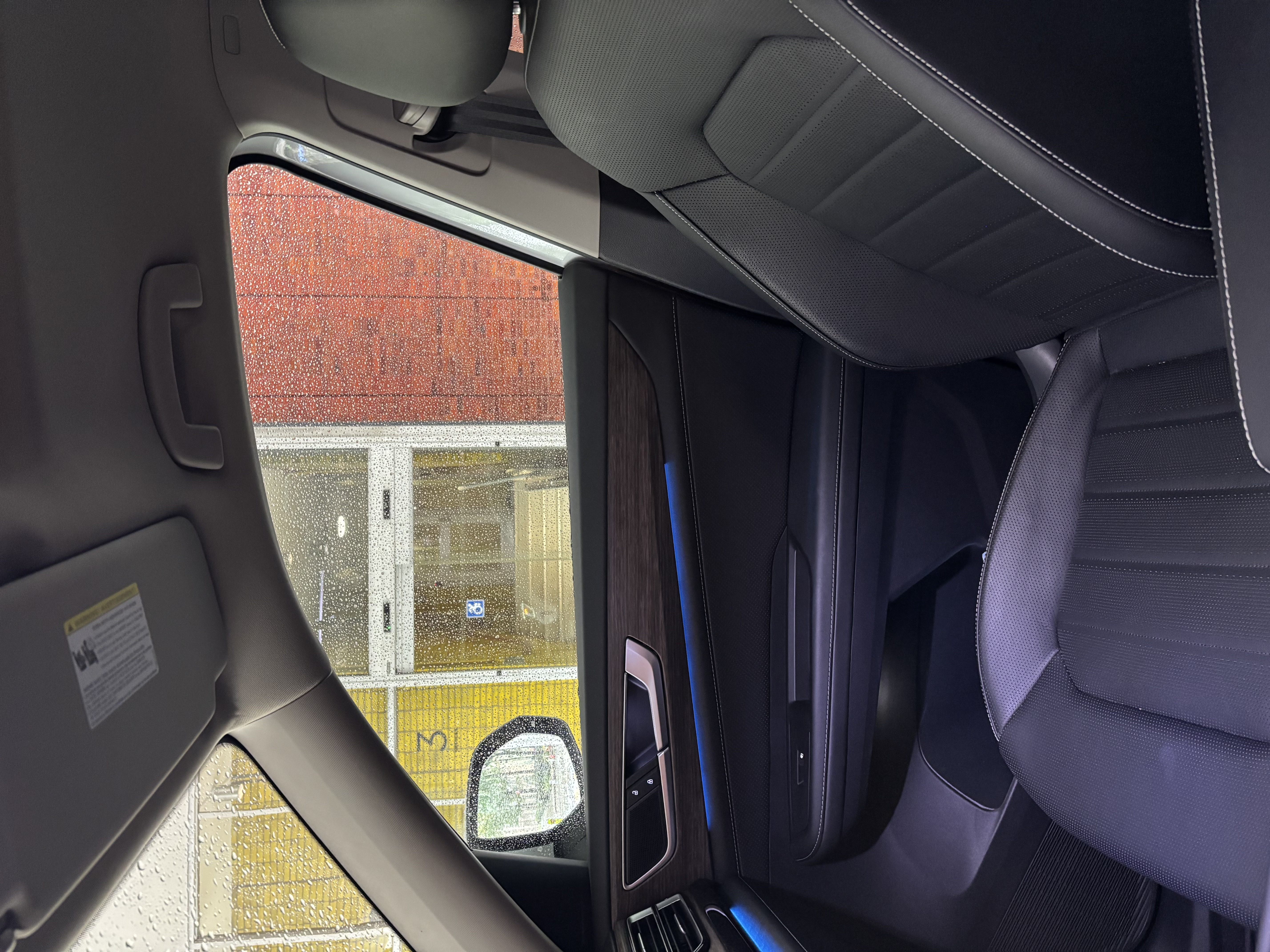 Used 2025 Volkswagen Atlas SEL AWD/4WD image 15