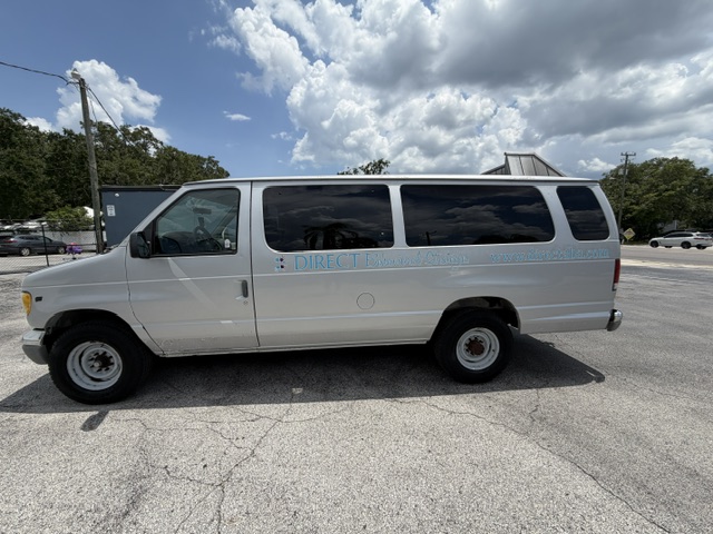 Used 1999 Ford E-350 and Econoline 350 Club Wagon RWD image 11