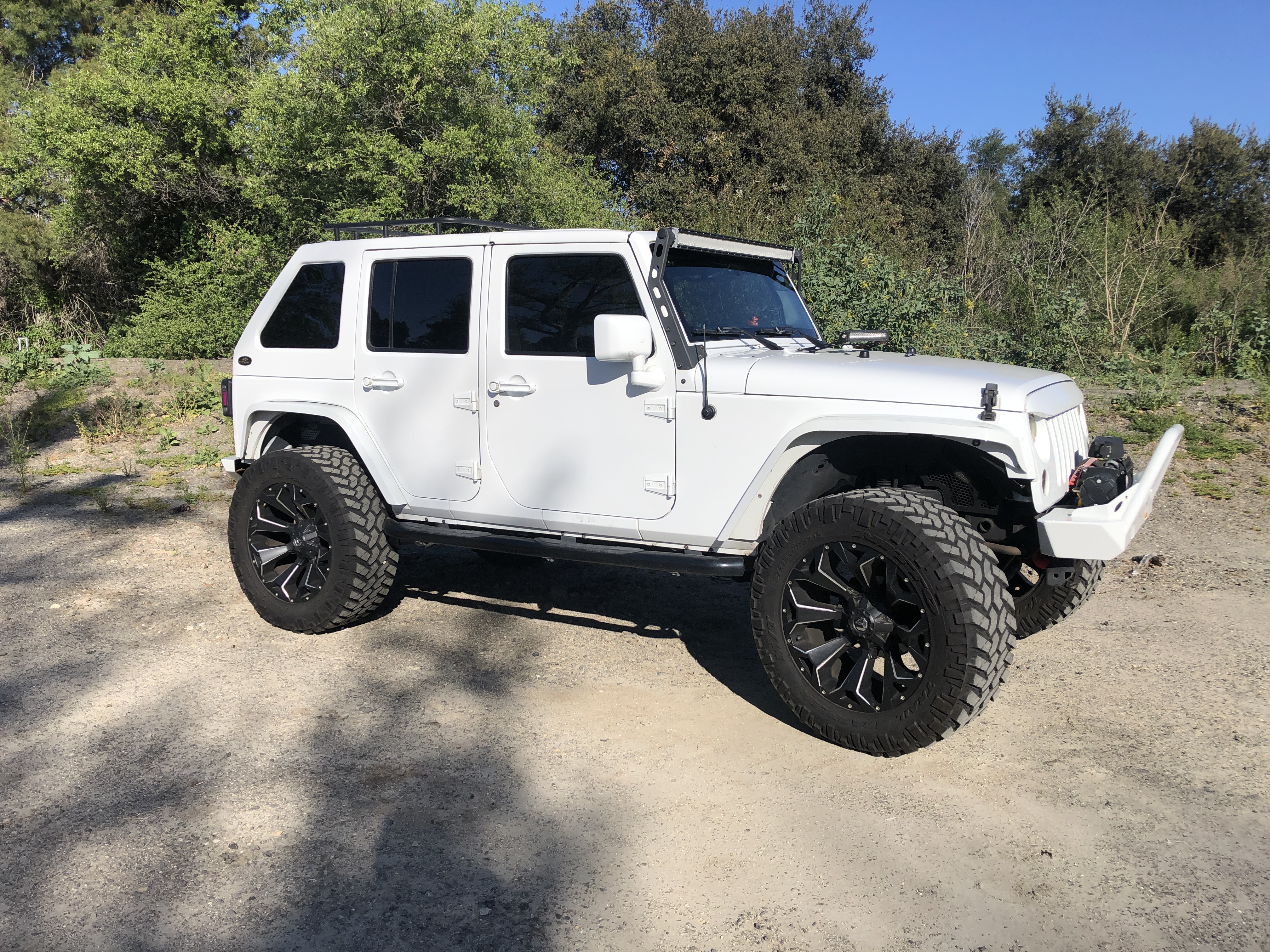 Used 2015 Jeep Wrangler Unlimited Sahara w/ Connectivity Group AWD/4WD image 12