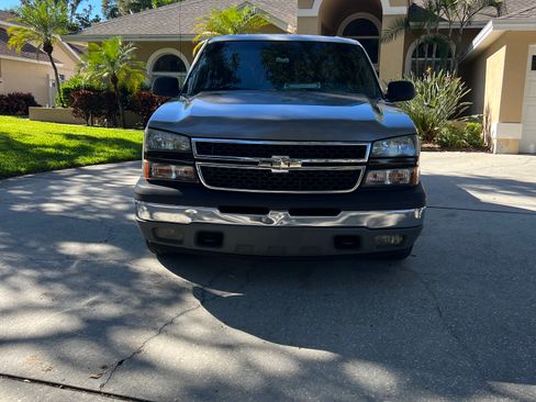 Used 2005 Chevrolet Silverado 1500 LS w/ Light Duty Power Package image 2