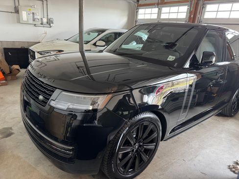 Used 2025 Land Rover Range Rover SE AWD/4WD image 6