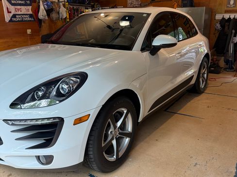 Used 2017 Porsche Macan AWD/4WD image 5