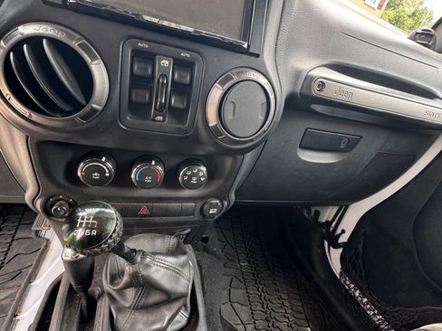 Used 2012 Jeep Wrangler Unlimited Sport image 12