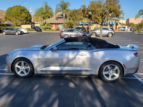 Used 2018 Chevrolet Camaro LT image 4