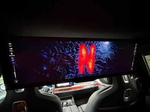 Used 2024 BMW i7 M70 image 22