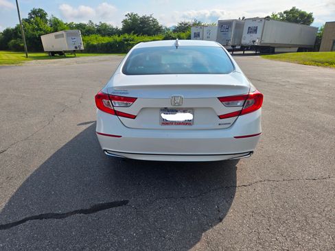 Used 2019 Honda Accord EX image 5