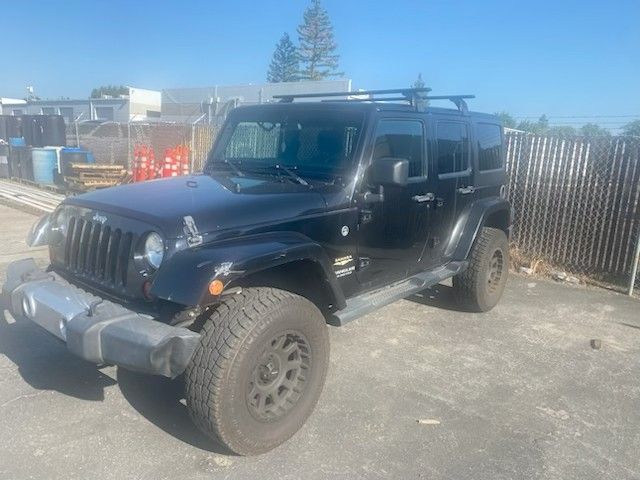 Used 2013 Jeep Wrangler Unlimited Sahara AWD/4WD image 6