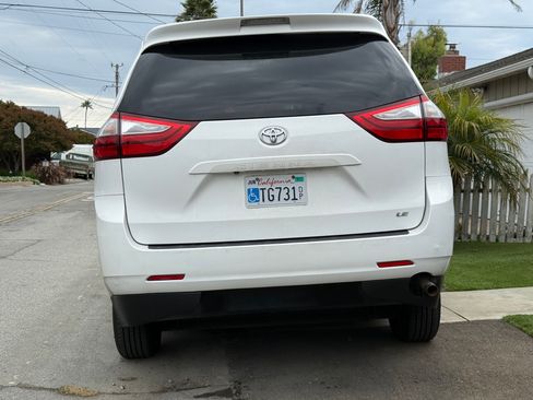 Used 2015 Toyota Sienna LE FWD image 10