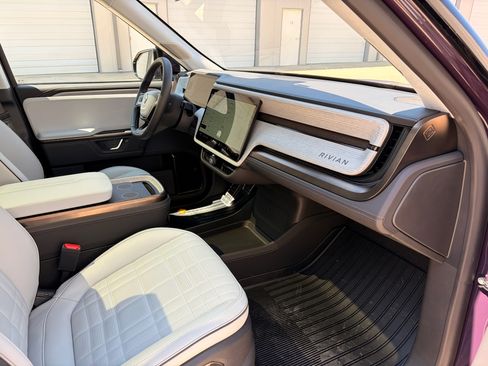 Used 2026 Rivian R1S Premium image 23