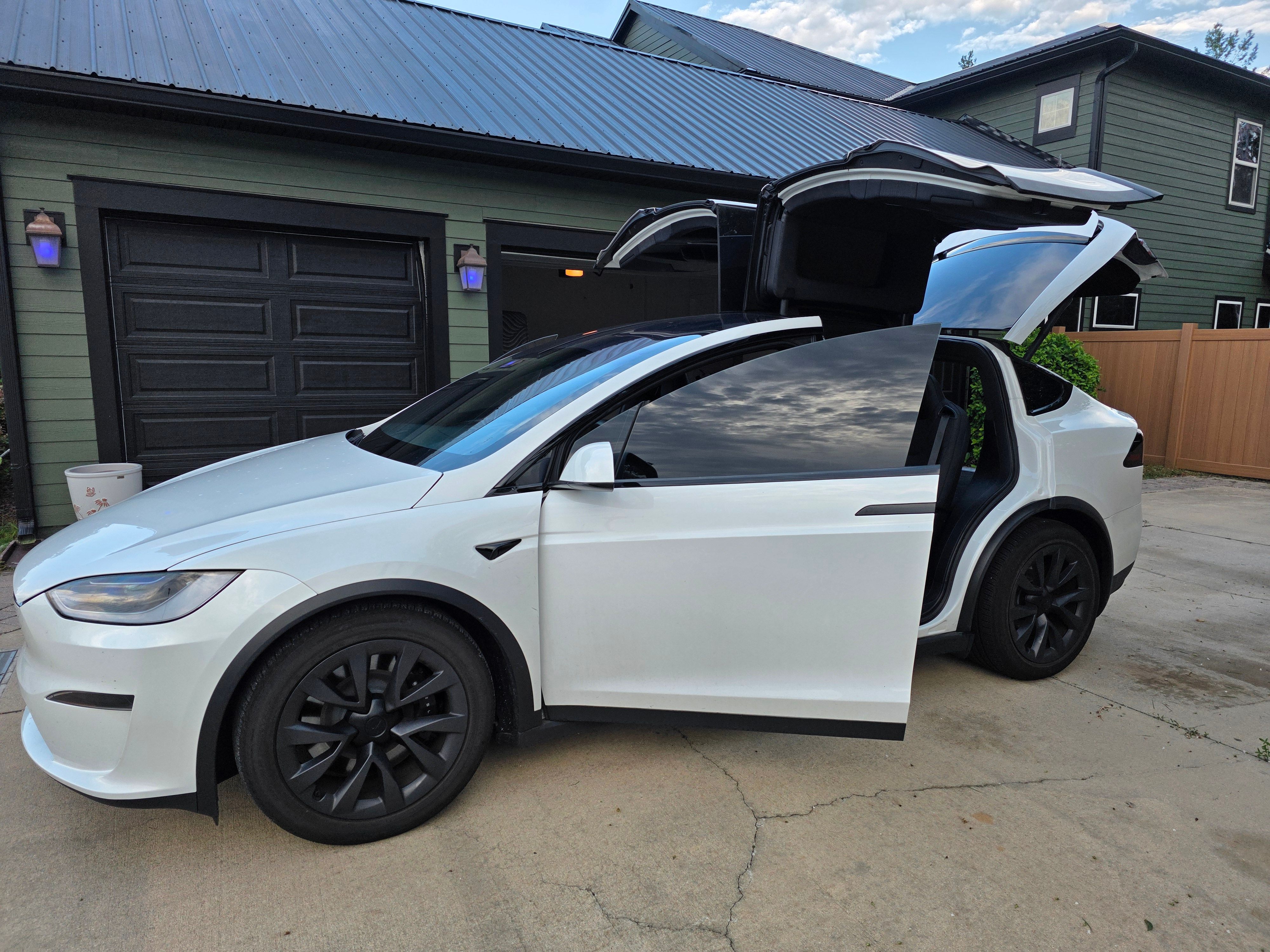 Used 2025 Tesla Model X AWD/4WD image 2