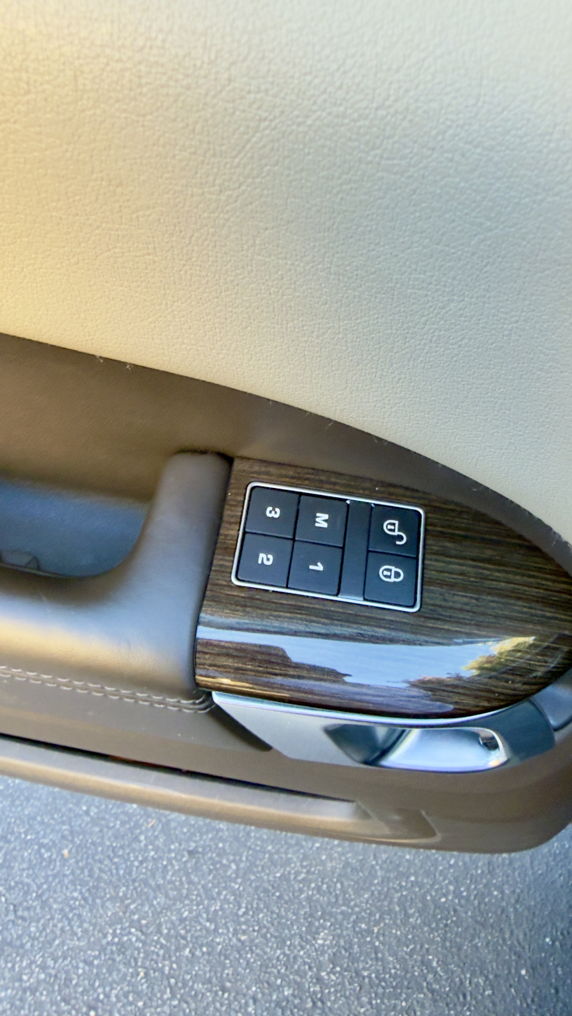 Used 2019 Land Rover Range Rover Sport HSE AWD/4WD image 25