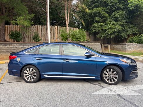 Used 2016 Hyundai Sonata Sport w/ Option Group 1V FWD image 2