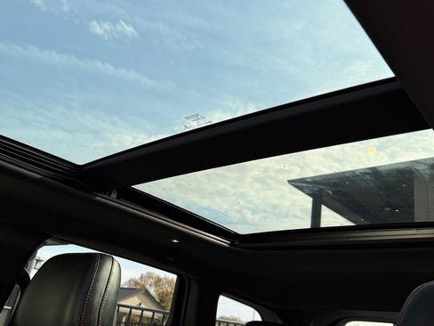 Used 2018 Jeep Grand Cherokee Trailhawk w/ Trailhawk Luxury Group image 16