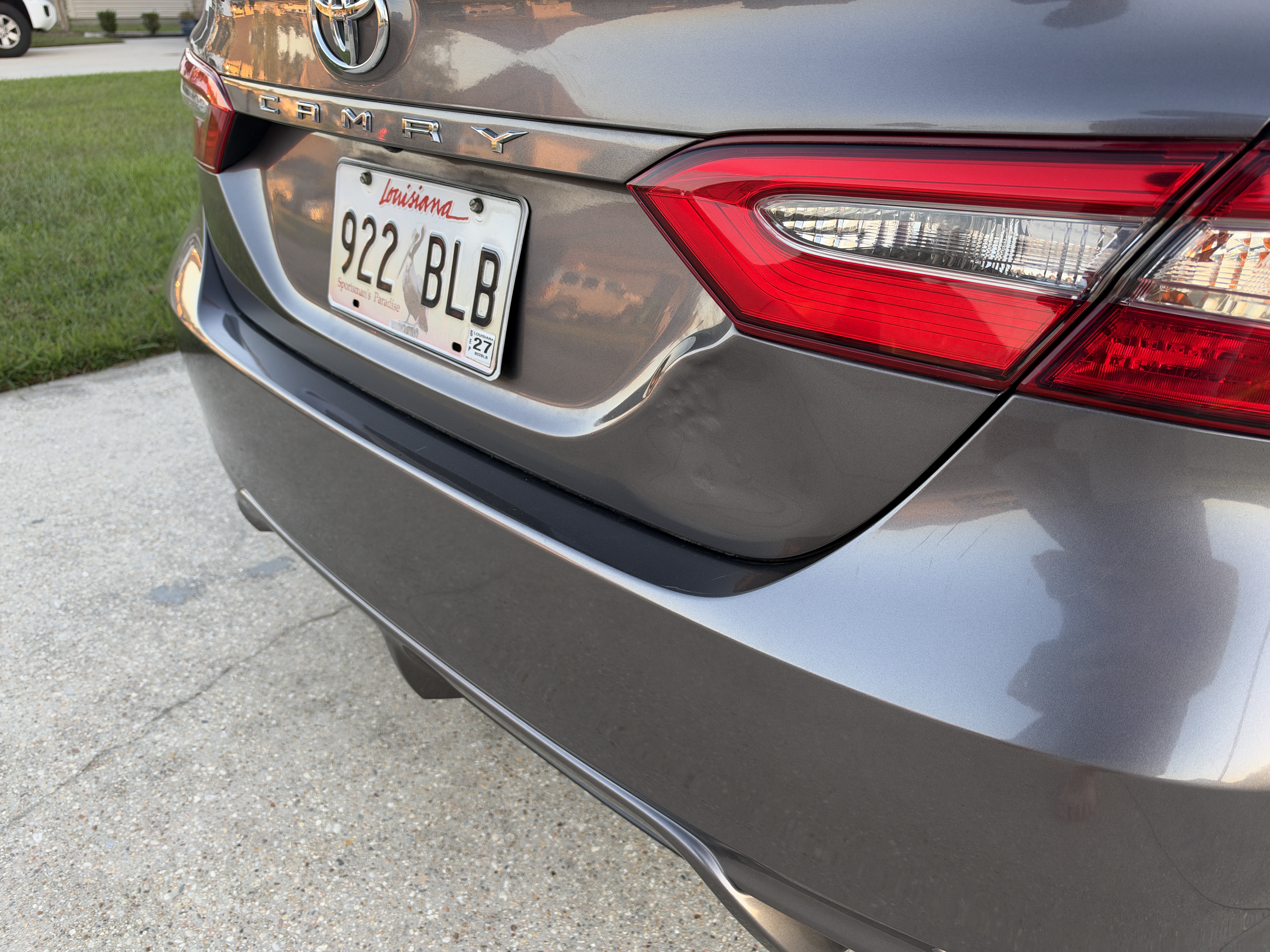 Used 2018 Toyota Camry SE FWD image 8