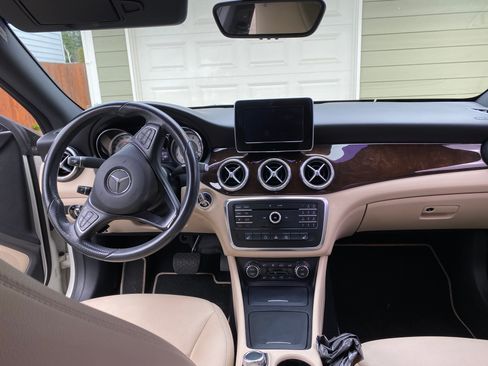 Used 2015 Mercedes-Benz CLA 250 image 4
