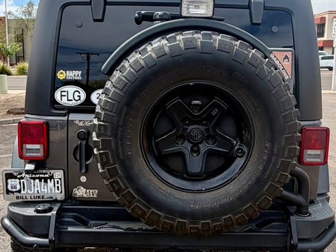 Used 2014 Jeep Wrangler Unlimited Rubicon w/ Connectivity Group image 4