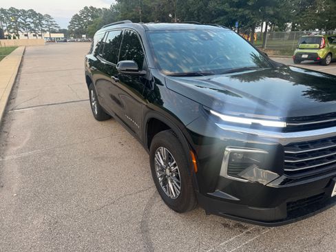 Used 2025 Chevrolet Traverse LT w/ LPO, Floor Liner Package AWD/4WD image 4