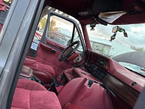 Used 1995 Dodge B2500 Van image 6
