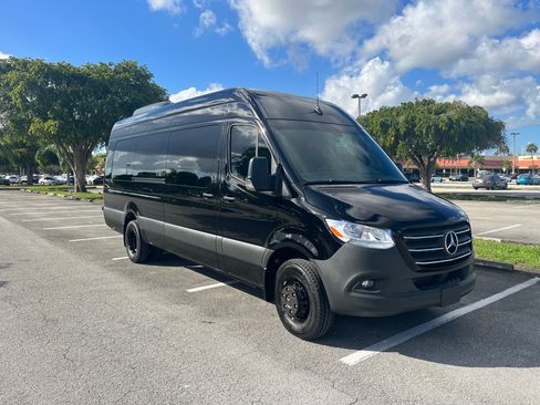 Used 2022 Mercedes-Benz Sprinter 3500 image 18