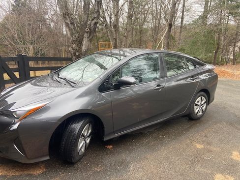 Used 2016 Toyota Prius Three Touring image 4