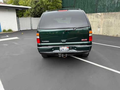 Used 2004 GMC Yukon Denali AWD/4WD image 5