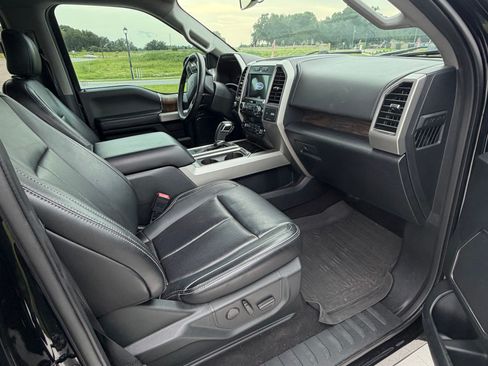 Used 2019 Ford F150 Lariat RWD image 14
