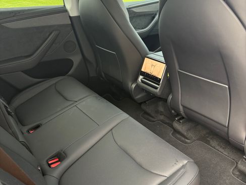 Used 2026 Tesla Model Y Long Range AWD/4WD image 11