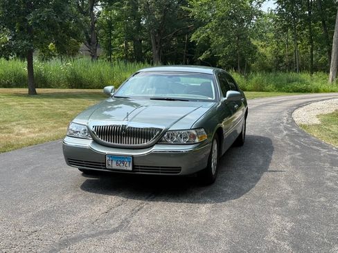 Used 2004 Lincoln Town Car Ultimate RWD image 4
