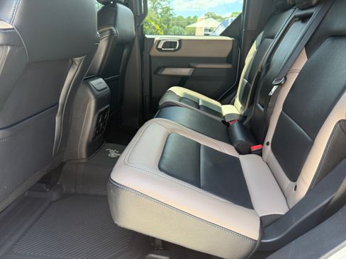 Used 2022 Ford Bronco Wildtrak image 11