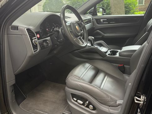 Used 2020 Porsche Cayenne AWD/4WD image 9