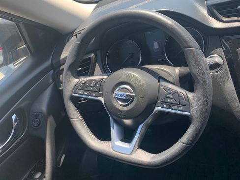 Used 2019 Nissan Rogue SV image 12