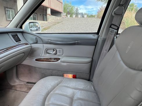 Used 1997 Lincoln Town Car Executive image 11