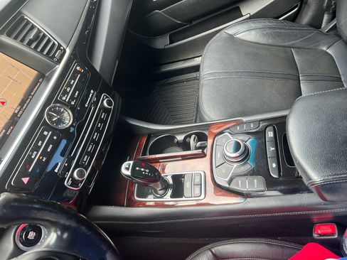 Used 2015 Kia K900 Premium w/ Interior Highline Package image 23