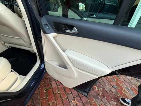 Used 2014 Volkswagen Tiguan SE image 16