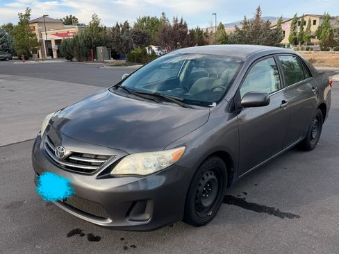 Used 2013 Toyota Corolla LE FWD image 2