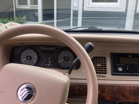 Used 2008 Mercury Grand Marquis GS image 18