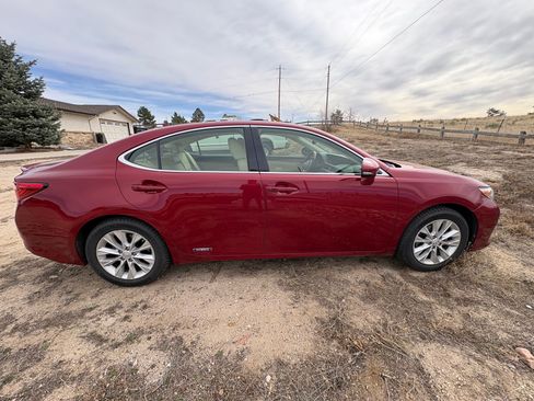 Used 2014 Lexus ES 300h w/ Premium Package w/Bamboo Trim image 9