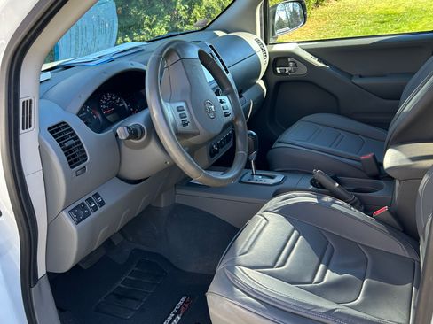 Used 2021 Nissan Frontier SV image 4
